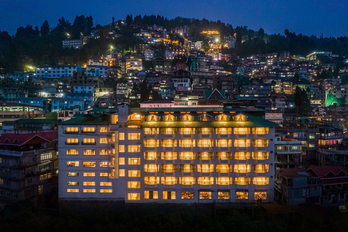 Hotels in Darjeeling
Luxury Hotels in Darjeeling